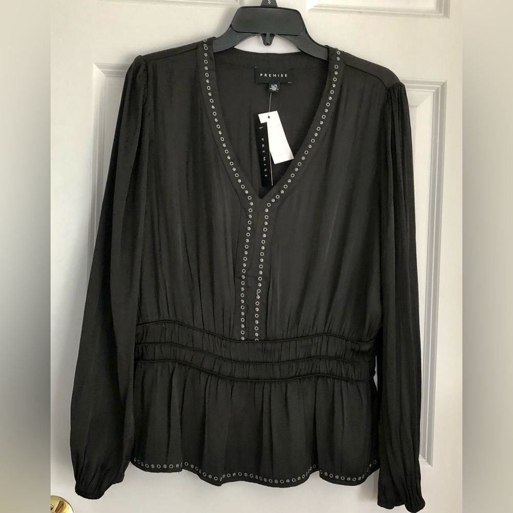 PREMISE WOMEN'S TOP SIZE LARGE BLACK PULLOVER EMBROIDERED V-NECK LOG SLEEVE